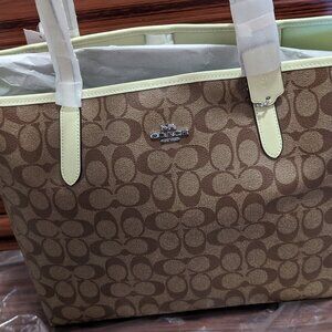 NWT Coach SIG City Tote bag lime monogram